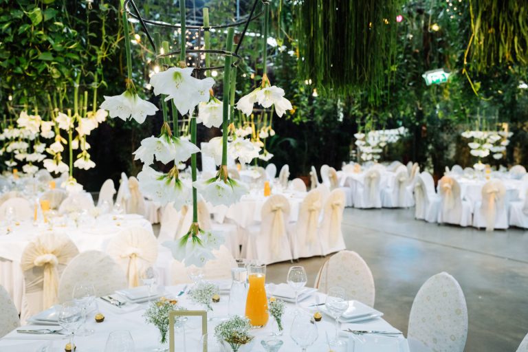Marokkaans - Nederlandse bruiloft in het groen, grote zaal voor diner en feest (1)